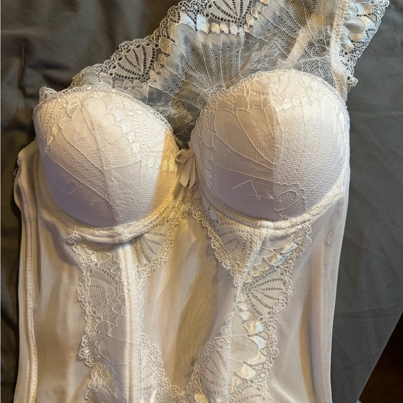 RARE Frederick's of Hollywood x megan Fox white Lace Bustier/ corset - Picture 2 of 6